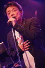 神戸チキンジョージの恒例イベント『長江健次Cafe』初東京公演が決定。伊藤銀次、杉真理、原田真二らが集結