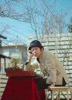 次松大助、新作アルバム『喜劇“鴉片”』リリースライブを各地で開催。かみぬまゆうたろうとのツアーも決定
