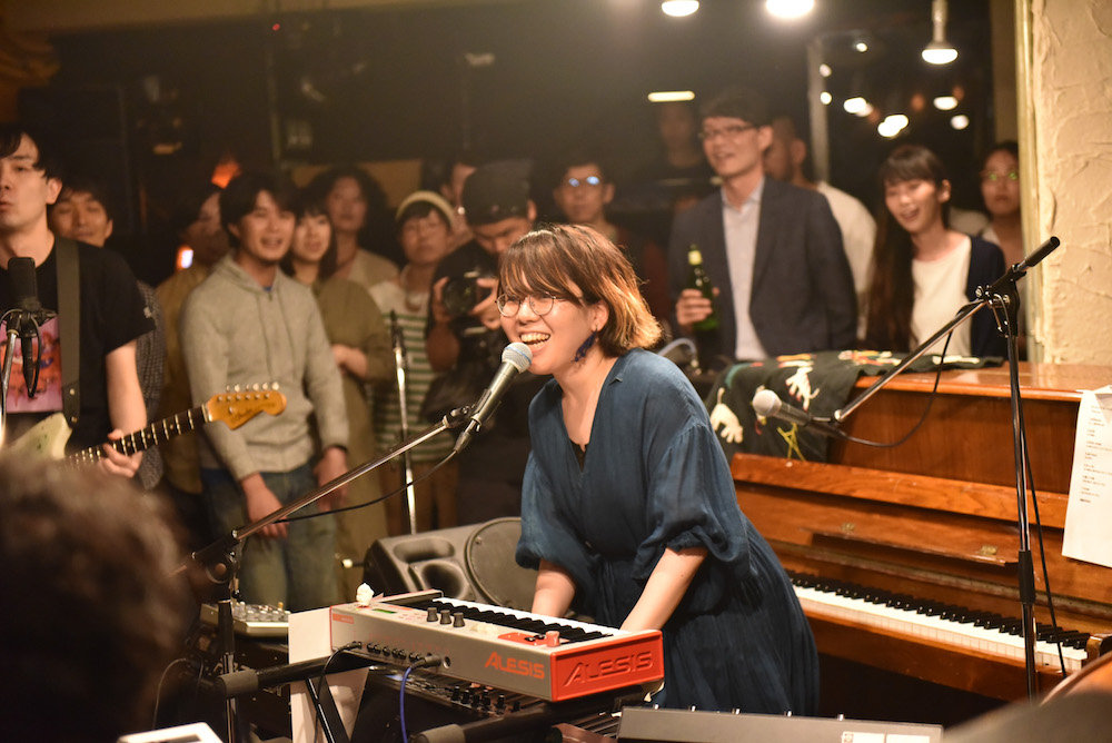 中村佳穂​、6月11日に開催した『​SING US』のライブ映像を公開。会場内 