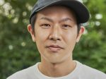 斉藤省悟、新作ミニアルバム『サンセットーン』のジャケットと新アー写を公開。全国ツアーファイナルは年明けに大塚Hearts Nextで開催