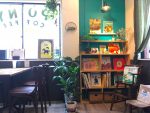 西宮灰鼠、東京・経堂にコーヒーとカレーライスの喫茶店「喫茶PONY」をオープン。絵本に囲まれたこだわりのお店