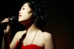 向香織、1stフルアルバム『Nostalgia』3月7日リリース。インドネシアと日本の音楽家15人が参加した両国の架け橋となるコラボ作品