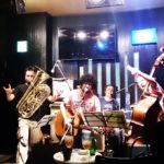華村灰太郎カルテット、ライブ盤『LIVE！』本日4月2日発売。その場に居る人を一瞬で惹きつけるロックバンド