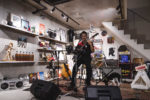 音楽ライブ番組『DOG HOUSE STUDIO』に田島貴男が登場。3本のギターを弾き分けた甘美な演奏を届ける