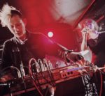 NOISECONCRETE x 3CHI5、新作ミニアルバム『小さなモーメント』12月2日発売決定。ハイブリッドなニュースタイルミュージックを構築