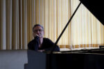 Henning Schmiedt、新作アルバム『Piano Miniatures』9月16日発売決定。絶大な支持を集めるポスト・クラシカルの代表的ピアニスト