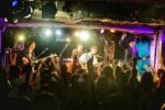 ネモトラボルタ、約5年ぶりのワンマンをデビュー日10月29日に下北沢CLUB Queで開催。15周年を迎えた爽快痛快ロックバンド 